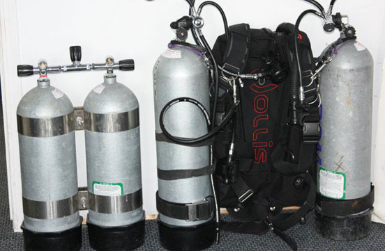 Which equipment is for you, twin tanks or sidemount