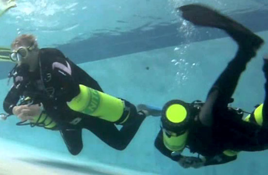 Discover Tec with sidemount equipment in the pool